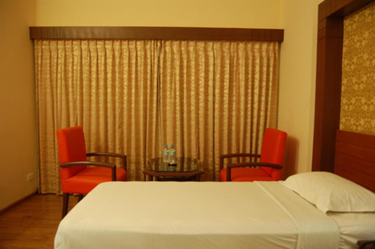 Hotel Park Plaza Madurai Exterior photo