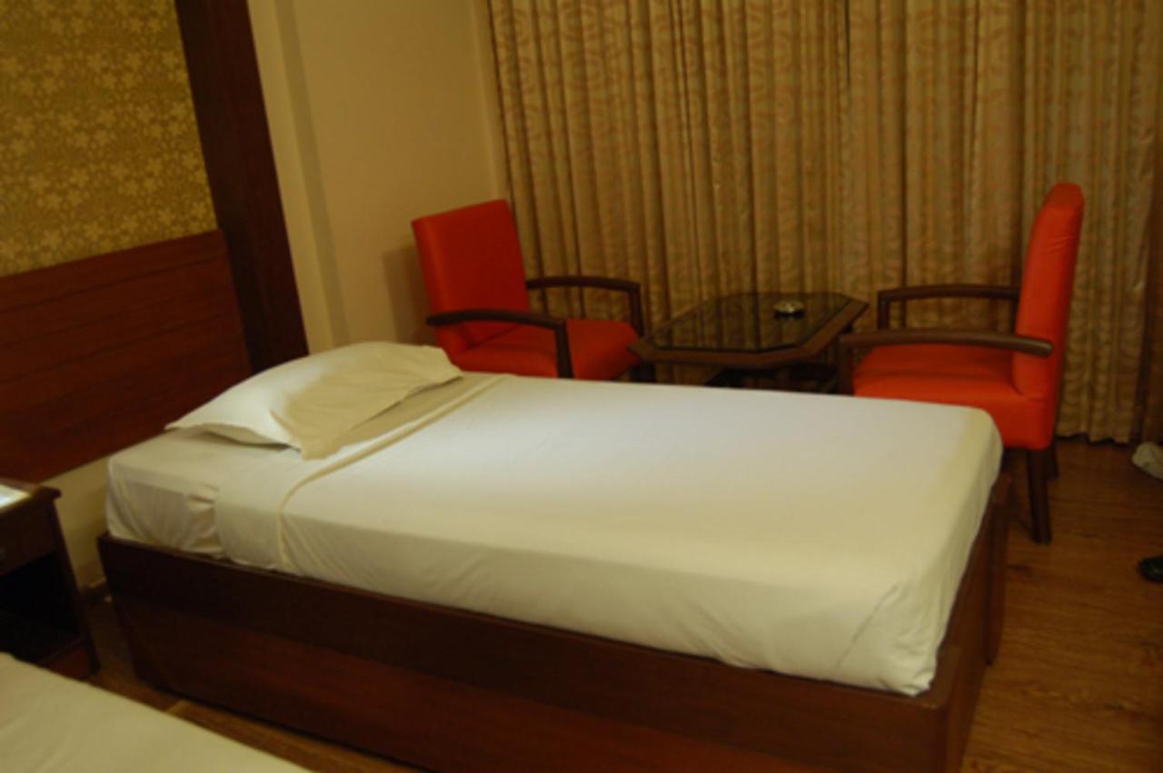 Hotel Park Plaza Madurai Exterior photo
